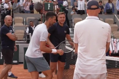 ŠTA URADI NOVAČE? Šokantan snimak iz Pariza - Đoković i Međedović u epicentru zbivanja! (VIDEO)