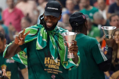 LESOROV SIN PONOVO UKRAO ŠOU: Mali Matson ovaj put nije imao na sebi Partizanov dres već...