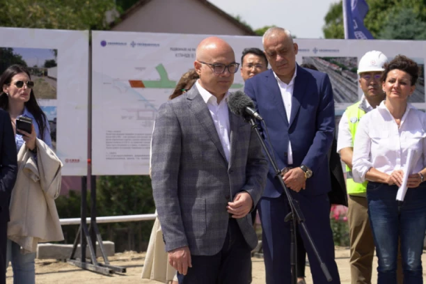 Predsednik Vlade Vučević obišao radove na izgradnji železničkog čvora na deonici Novi Sad - Subotica brze pruge Beograd-Budimpešta!