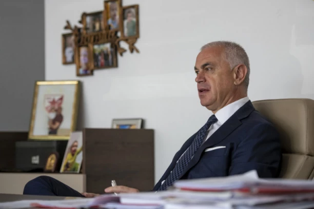 KAD JE TERZA OTIŠAO, OFK BEOGRAD SE RASPAO! SAM SAM FINANSIRAO KLUB! Zvezdan Terzić o mandatu na Karaburmi