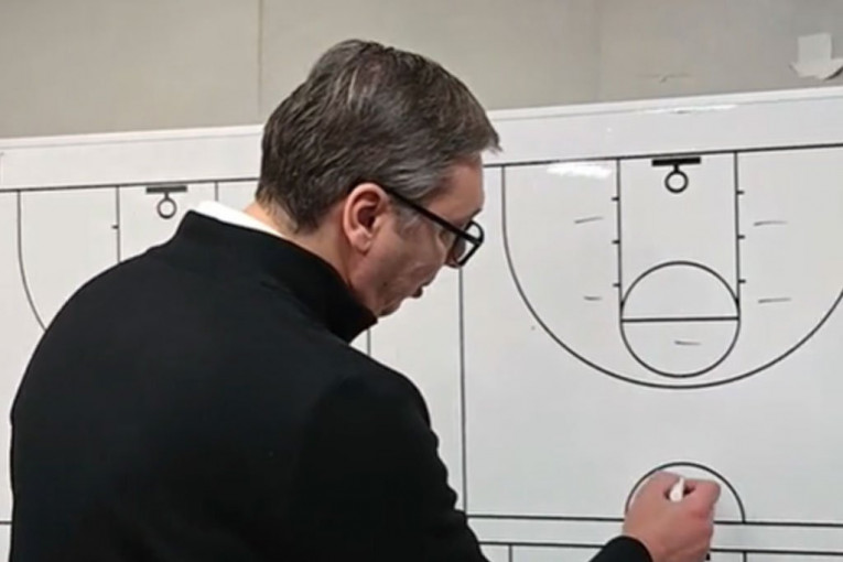 VUČIĆ U NESVAKIDAŠNJEM IZDANJU: Predsednik Srbije pokazao trenersko znanje iz košarke (VIDEO)