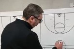 VUČIĆ U NESVAKIDAŠNJEM IZDANJU: Predsednik Srbije pokazao trenersko znanje iz košarke (VIDEO)