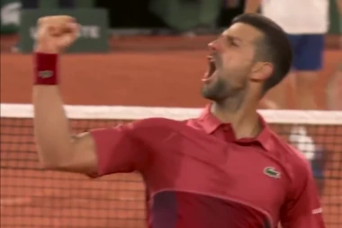 NOVAKOV URLIK DIGAO NAVIJAČE NA NOGE! Ovako je POVREĐENI Đoković VRATIO dramu u meč sa Argentincem!