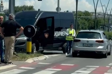 SAOBRAĆAJKA NA BRANKOVOM MOSTU: U udesu učestovalo vozilo žandarmerije!
