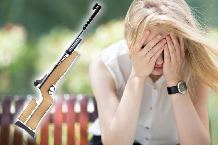 DEVOJČICI SE DIJABOLA ZAGLAVILA U BUTINI! Jezivi detalji ranjavanja deteta na Kalemegdanu vazdušnom puškom - ČEKA OPERACIJU!