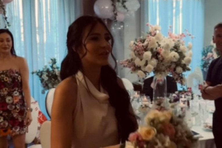 Anastasija Ražnatović baca bidermajer na venčanju sa Nemanjom Gudeljem