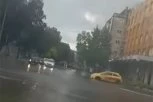 POTOP! Ulice pod vodom, automobili se jedva kreću... JAK PLJUSAK SE SRUČIO NA POŽAREVAC! (VIDEO)