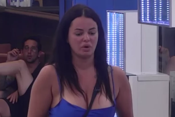 BOLEST UČESNICE ELITE LEDI KRV U ŽILAMA: Od nje ostali samo KOST I KOŽA, morali da je priključe na SONDU! Da se naježiš!