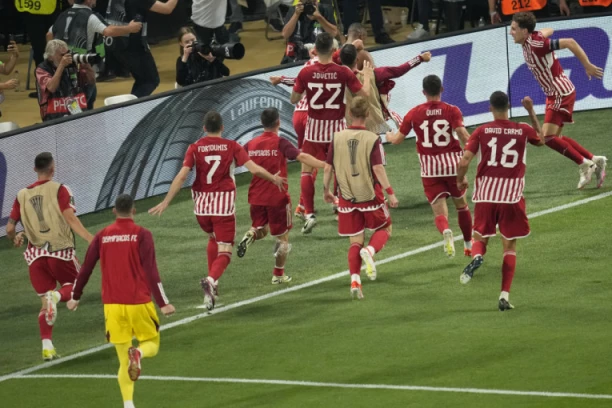 CRVENO-BELA ISTORIJA! Olimpijakos i Zvezda su na ISTI DAN pokorili Evropu!