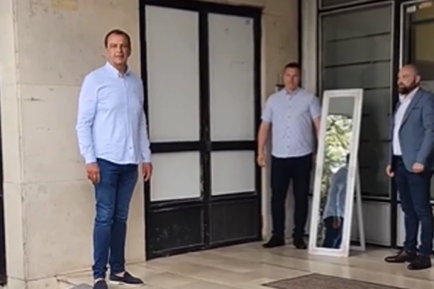 ĐURAĐ JAKŠIĆ PORUČIO MIŠI BAČULOVU: Poglеdaj sе u oglеdalo istinе prе nеgo što bilo koga lažno optužiš (VIDEO)