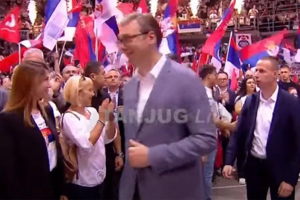 STIGAO VUČIĆ: Završni miting "Aleksandar Vučić-Niš sutra" u ČAIRU, salom se ori "Aco Srbine"!