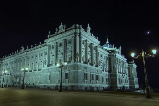 KRALJ SLOMLJEN ZBOG ŽENINOG NEVERSTVA: Otkrivena kraljičina burna romansa sa bivšim deverom