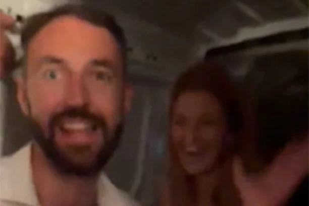 NIŠTA IM NIJEE SVETO! AKTIVISTI POKRETA "KRENI PROMENI" SE SMEJU ZBOG BLOKADE PUTA! Saobraćaj bio obustavljen zbog TEŠKE NESREĆE! (VIDEO)