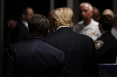 DONALD TRAMP NAPUSTIO SUDNICU NAKON PRESUDE: Crni terenci blokirali ulicu!