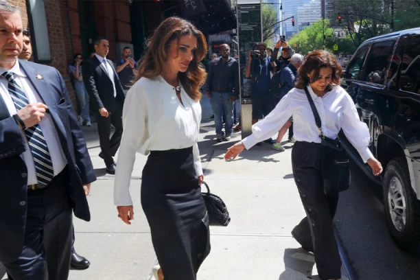 KRALJICA IMA 53 GODINE, A TELO KAO DA JOJ JE 20: Dve stvari obavezno izbegava, a u ovom slatkišu stalno uživa (FOTO)