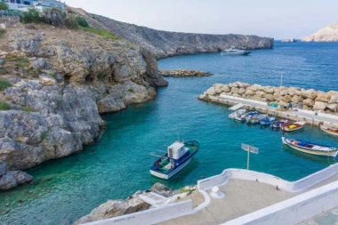 TERASA "GLEDA" NA... Turista snimio na šta mu "puca" pogled iz sobe - iako je prošao jeftino, gore nije moglo! (VIDEO)