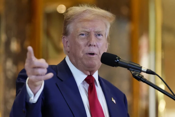 TRAMP KORISTIO AVION OSUĐENOG PEDOFILA DŽEFRIJA EPSTAJNA TOKOM KAMPANJE! Na pomolu novi skandal? Mediji BRUJE! Šta se dešava?