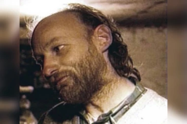 UMRO SERIJSKI UBICA KOJI SE "HVALIO" DA JE UBIO 49 ŽENA: Završio u komi nakon napada u zatvoru