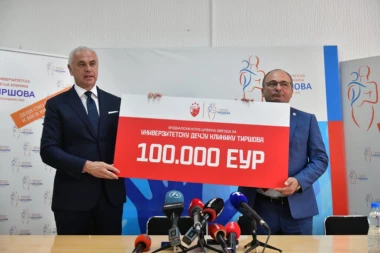 FK CRVENA ZVEZDA DONIRAO DEČJOJ KLINICI TIRŠOVA 100.000 EVRA: Zvezdan Terzić uručio humanitarni ček (VIDEO)