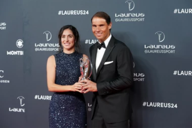 ŽENA IZ SENKE KOJA U STOPU PRATI NADALA: Igra ključnu ulogu u njegovom životu, na burmu je čekala 17 godina! (FOTO)