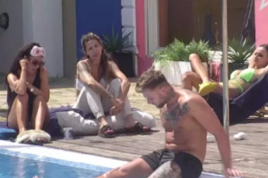 ANELI I STANISLAV UHVAĆENI NA DELU! Krofak se skinuo, ona momentalno zaboravila Janjuša, pa krenula u AKCIJU!