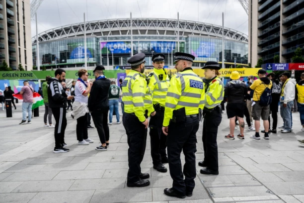 VELIKE MERE OBEZBEĐENJA UOČI FINALA! Najviše redara u istoriji VEMBLIJA! Policija na svakom ćošku! NEMCI preplavili ulice (VIDEO)