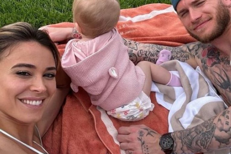 Dileta Leota sa ćerkicom i verenikom