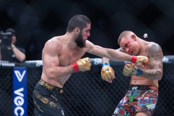 MONSTRUM IZ DAGESTANA ODBRANIO TITULU! Krv na sve strane, slavni AMERIKANAC UGUŠEN!