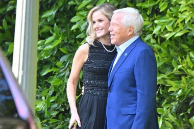 SVADBA KAKVU BI I KRALJEVI POŽELELI! Čuveni američki milijarder (92) oženio atraktivnu Ruskinju! Ko je ova zanosna plavuša?