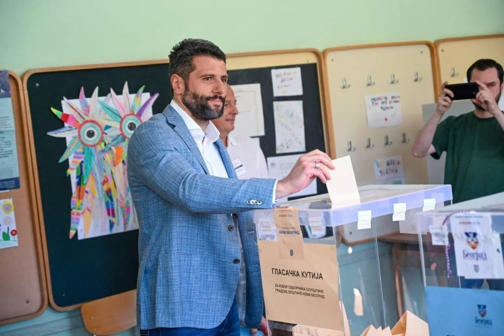 Šapić glasao na Novom Beogradu i pozvao Beograđane da iskoriste svoje građansko pravo