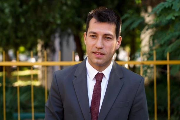 USKORO SLEDI "OLUJA"?! Veselinović zapretio studentima koji žele da uče! (FOTO)