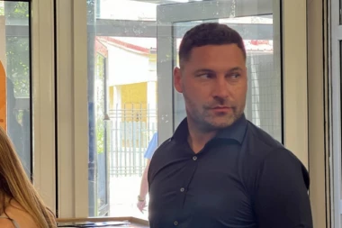 DUŠKO TOŠIĆ NAPUSTIO SRBIJU: Evo ko pravi društvo bivšem fudbaleru! (FOTO)