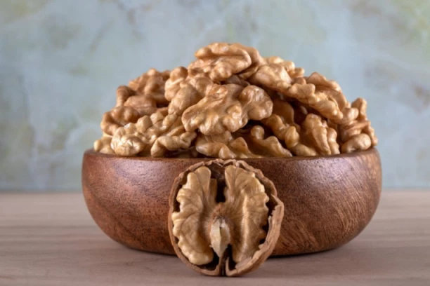 JEDNA ŠAKA ORAHA DNEVNO MOŽE DA VAM PREPORODI ORGANIZAM: Lek za nesanicu i bolje pamćenje