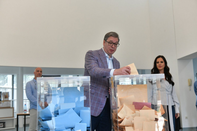 Aleksandar Vučić glasao
