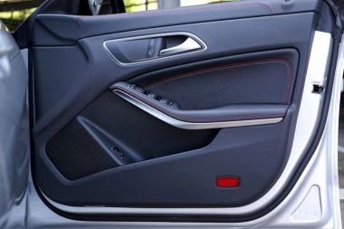 PALI LOPOVI: U velikoj akciji uhapšeno 13 kradljivaca luksuznih automobila, pronađeno i više od 132.000 evra