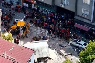 AUTOBUS ULETEO U STANICU PUNU PUTNIKA! Veliki broj povređenih, strahuje se da ima i MRTVIH!