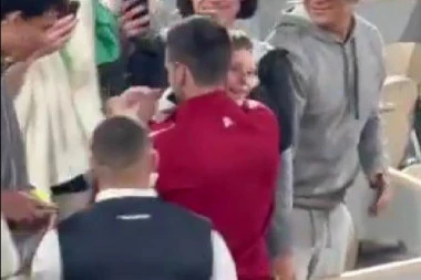 TO SE ČEKALO! Oglasio se OTAC mališana kojeg je Novak GRLIO posle pobede! Njegove reči ODJEKUJU svetom!