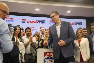 MEDIJI IZ REGIONA O IZBORIMA U SRBIJI: Vučićeva neverovatno ubedljiva pobeda i haos s kol-centrima obeležili dan glasanja