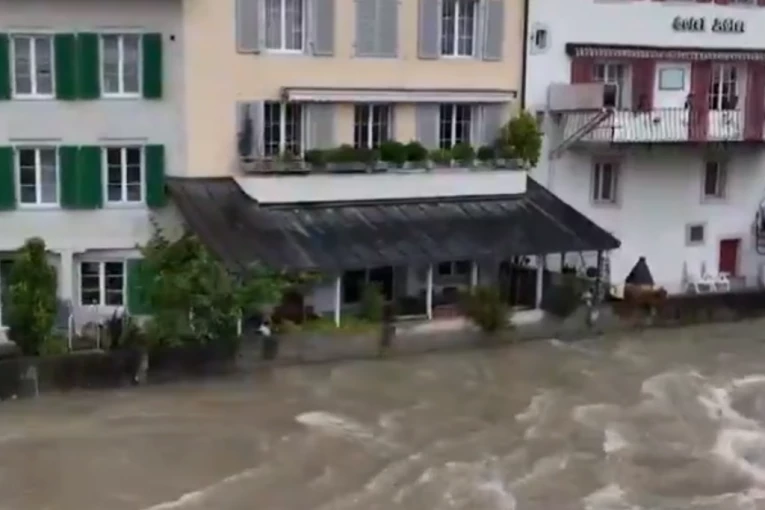 "SITUACIJA KRITIČNA I NAPETA" Raste broj stradalih, apokaliptične scene nakon nezapaćenih poplava (VIDEO)