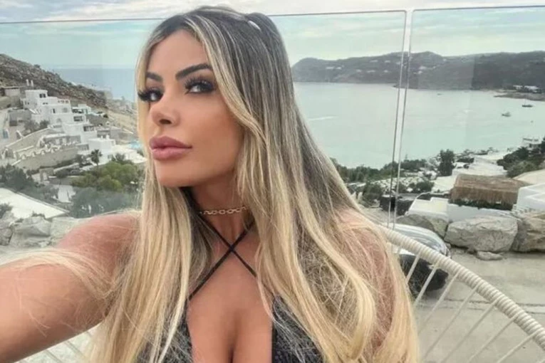 ODVELA DEČKA NA PUTOVANJE, ON JE BRUTALNO PRETUKAO U SOBI! Htela je da ga spase, bio je u OPASNOM problemu, a onda joj je zabio NOŽ U LEĐA!