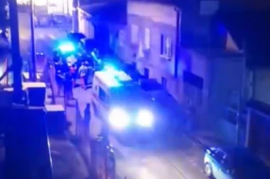 JURCAO, PA SE ZAKUCAO U ČETIRI AUTOMOBILA NA ZVEZDARI! Manijak za volanom pokušao da POBEGNE! (VIDEO)