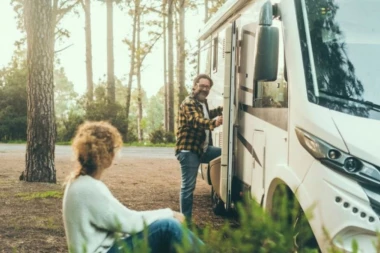 MOJ MUŽ JE POBEGAO SA LJUBAVNICOM KOJA JE ISTIH GODINA KAO NAŠA ĆERKA:  Žena je u ispovesti otkrila da samo sedi i plače