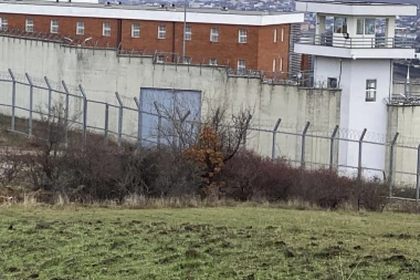 UBIJEN MUŠKARAC IZ ALBANIJE, RANJEN ROBIJAŠ SA TZV. KOSOVA: Isplivali detalji krvave drame u zatvoru, sve počelo zboj JEDNE stvari
