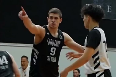 "EVO GA JOŠ JEDAN": Ameri se poklonili mladom Srbinu! On je nova zvezda NBA lige!