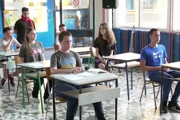 SVE BLIŽI ZAJEDNIČKOM REŠENJU! Prosvetari obustavljaju štrajk! RAZMATRAJU DA PRIHVATE PONUDU VLADE SRBIJE!