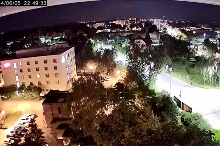 PRVI SNIMAK SUDARA VOZOVA, ČUJE SE ŠKRIPANJE, UDARAC, PA TIŠINA! Četvoro mrtvih i desetine povređenih (VIDEO)