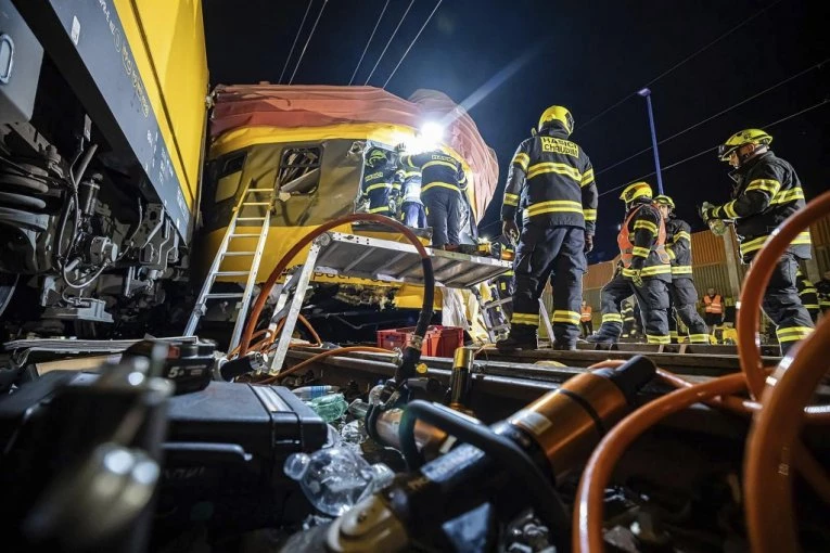SUDAR DVA PUTNIČKA VOZA! Užas na šinama, ima teško povređenih