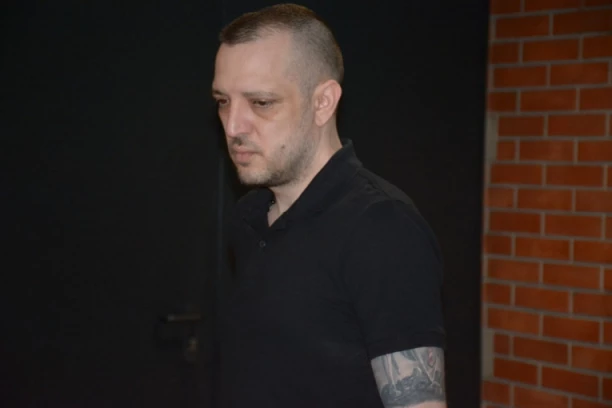 ŠOK! Zoran Marjanović u vezi sa POZNATOM PEVAČICOM - uhvaćeni zajedno na bazenu!