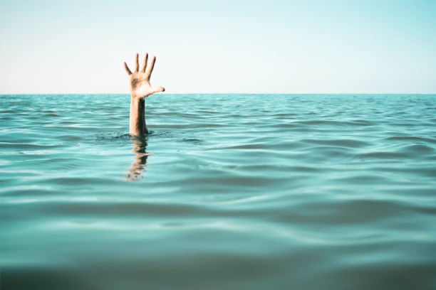 SRBIN SE UTOPIO U GRČKOJ! Izvučen iz vode bez svesti, nije mu bilo spasa!