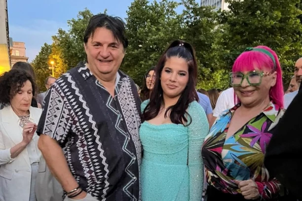 ZORICA UNUCI BILA PRATNJA NA MATURI! Brunclikova i Kemiš ponosni baka i deka (FOTO)